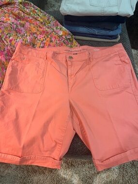 Gloria Vanderbilt Coral Pink Bermuda Shorts RE